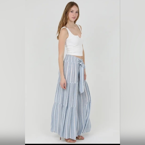 Wide leg striped palazzo pant w/tie waist - Picture 3 of 8